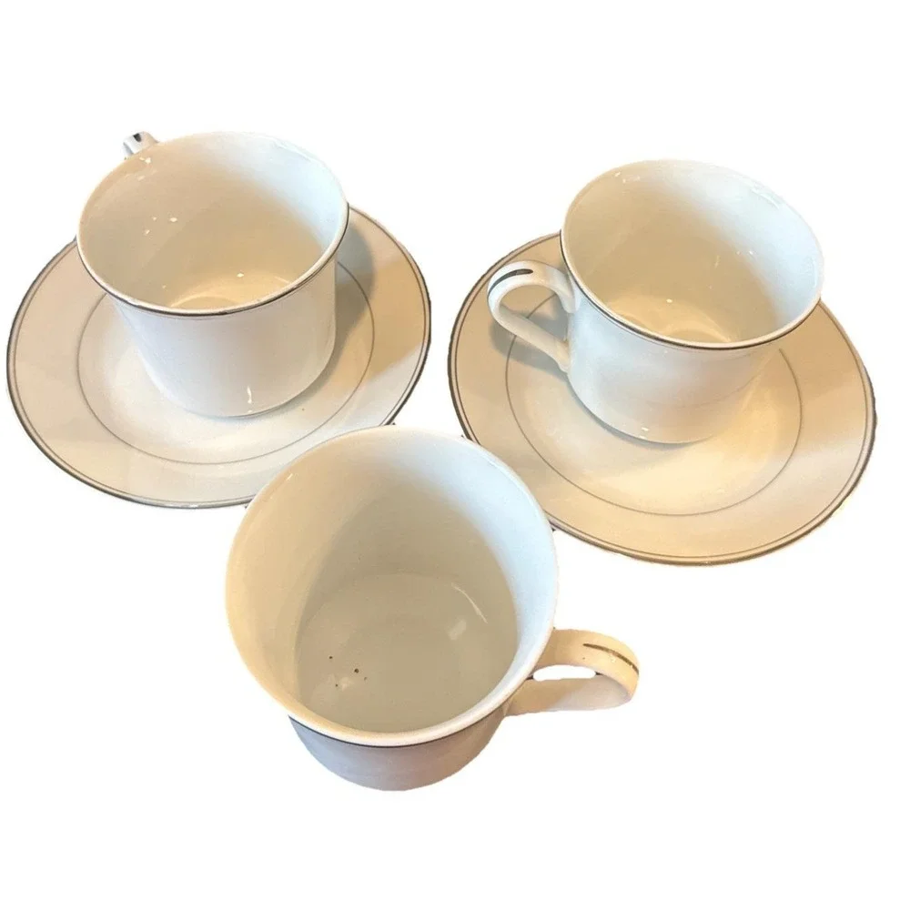 Simplicity Fine China Japan White Silver‎ Trim 3 Footed Tea Cups 2 Saucers VTG